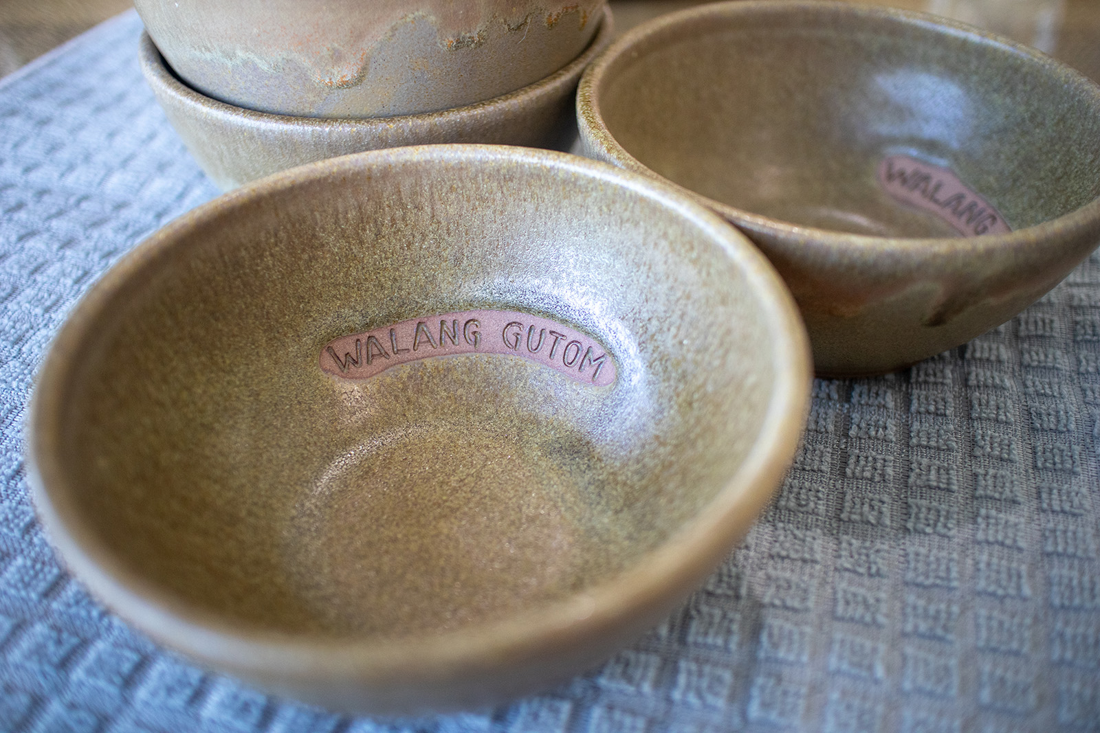Ceramic &ldquo;walang gutom&rdquo; bowls
